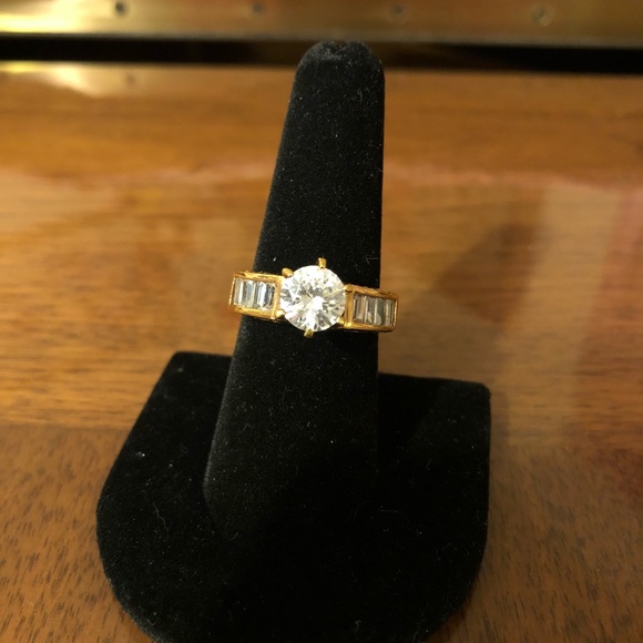 Woman’s size 8 Solitaire CZ ring - Picture 1 of 2